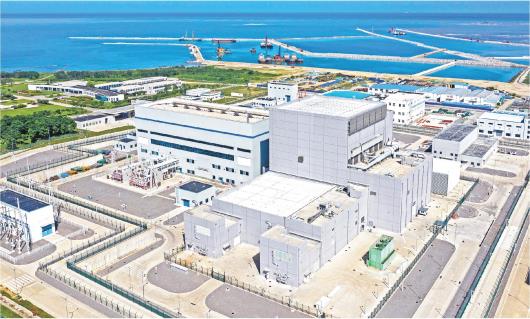 华能石岛湾高温气冷堆示范工程外景。(□新华社发)