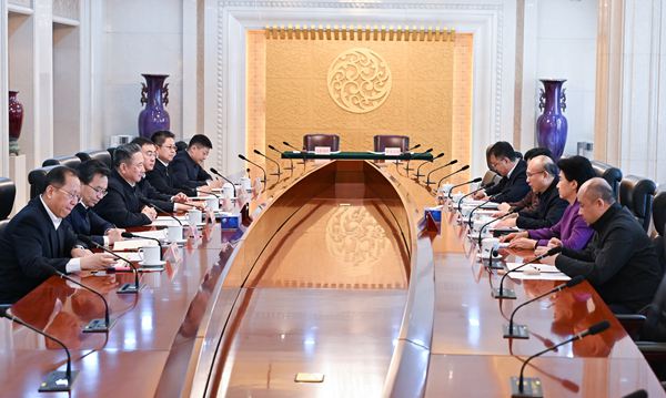省委书记、省人大常委会主任许勤,省委副书记、省长梁惠玲一行拜会交通运输部