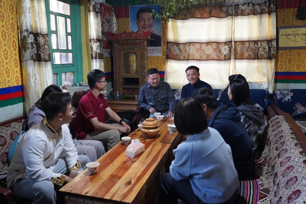 瀹炶返鍥㈠笀鐢熻蛋杩涙潙姘戝朵腑璋冪爺銆傚︽牎渚涘浘