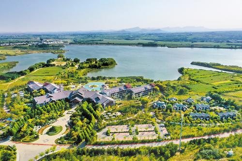 9月9日，无人机拍摄的邢台市内丘县鹊山湖国家湿地公园。 本报记者 赵永辉摄