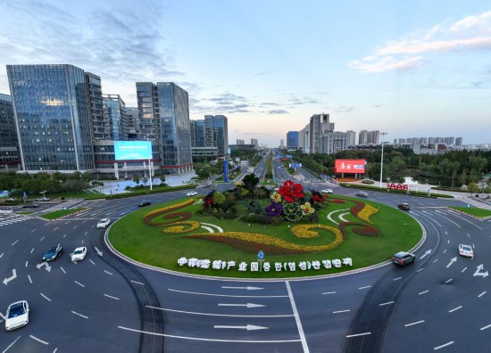 这是2025年10月16日在江苏盐城拍摄的中韩(盐城)产业园(无人机照片)。新华社记者李博摄