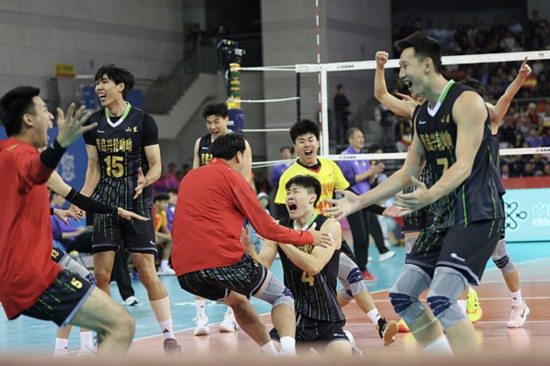 山东成年男排获冠军