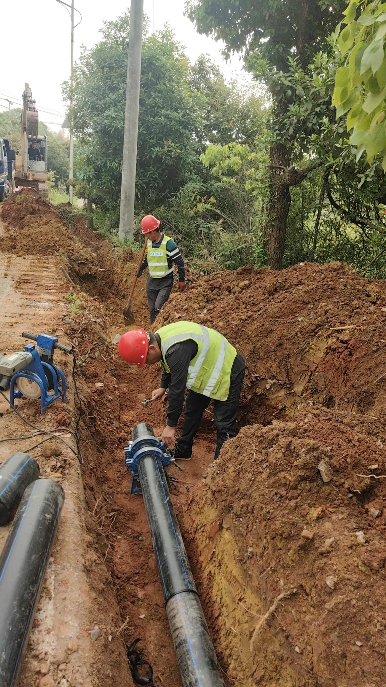 砰山村农村供水工程施工现场。受访者供图