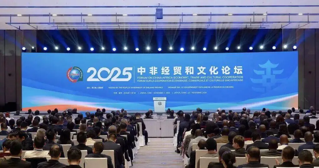 黄泽振 韩东儒/摄