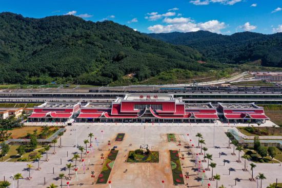 　　俯瞰中老铁路磨憨站。新华社记者陈欣波 摄