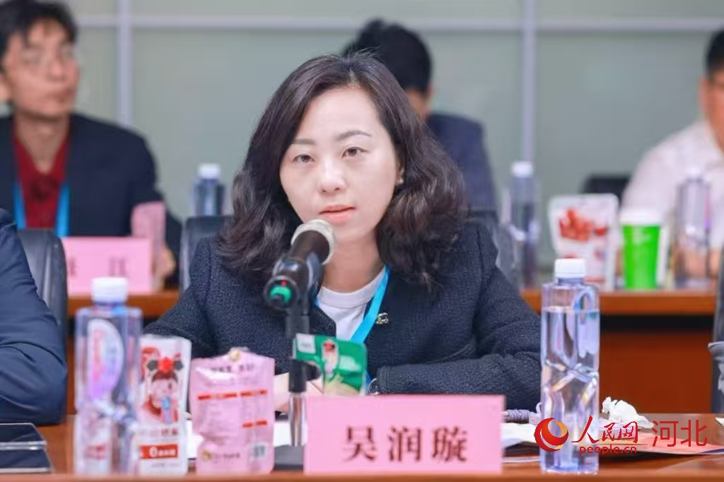 在“山海相连 青龙入湾”青龙特色产业粤港澳大湾区招商对接会上吴润璇发言。人民网 左原铭摄