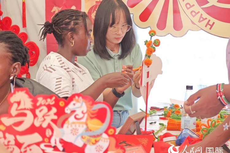 庙会现场。人民网记者 黄炜鑫摄