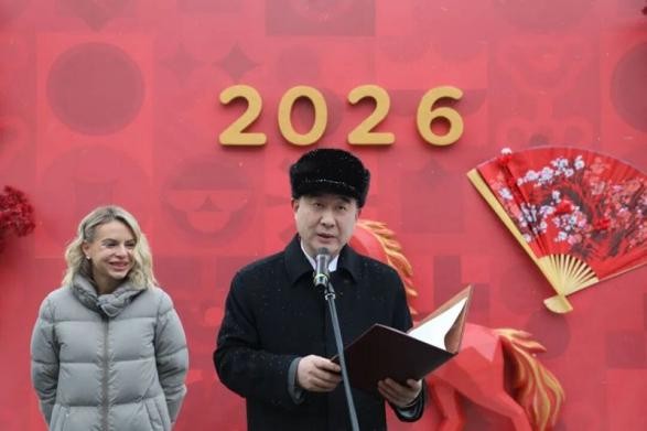 中国驻俄罗斯大使馆公使张伟在莫斯科动物园春节主题庆祝活动上致辞。中国驻俄罗斯使馆供图