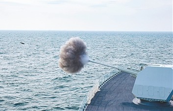    初春，海军某支队开展实弹射击训练。本报特约记者 王泽洲 摄