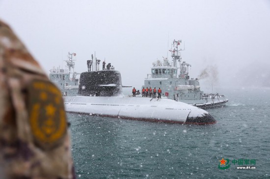 潜艇返航靠岸。时佳龙摄